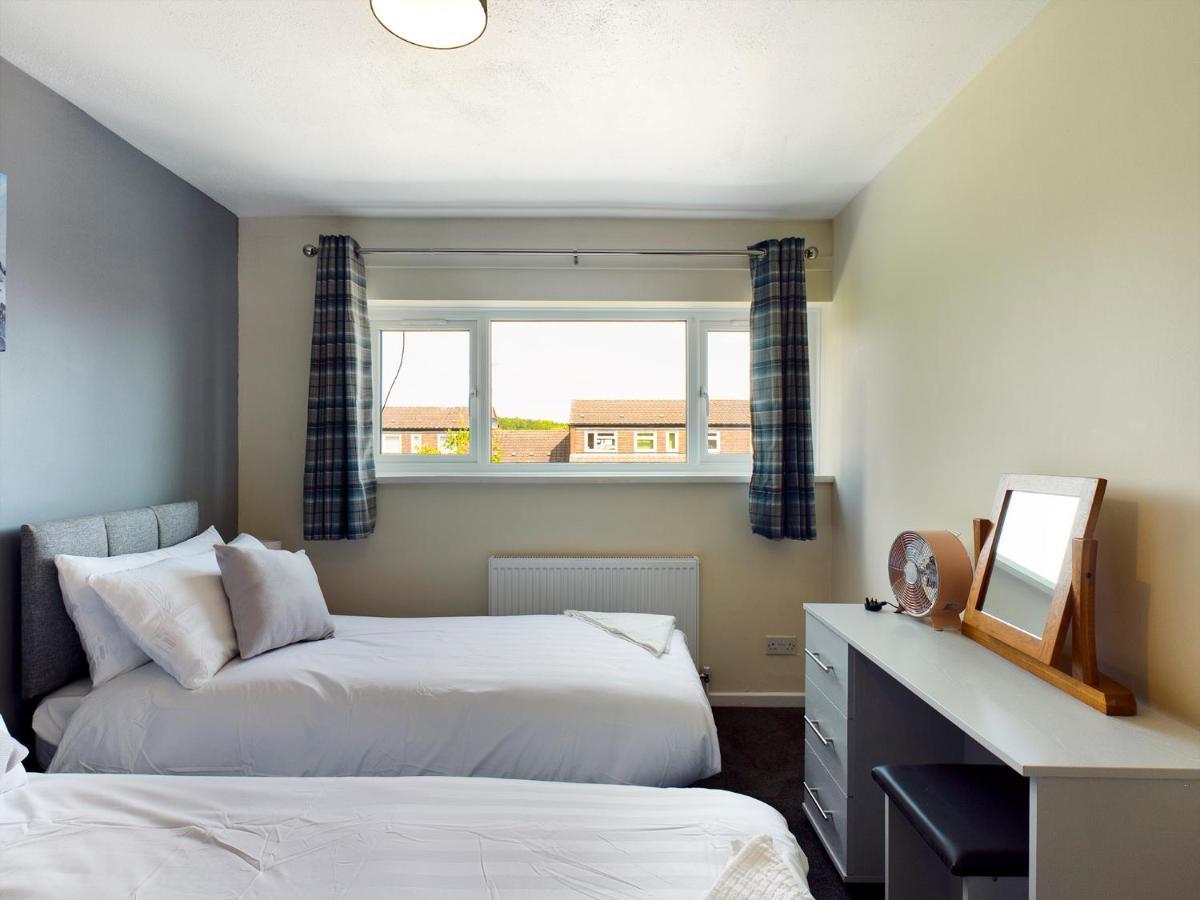 247 Serviced Accommodation In Telford- 3Br House Eksteriør bilde