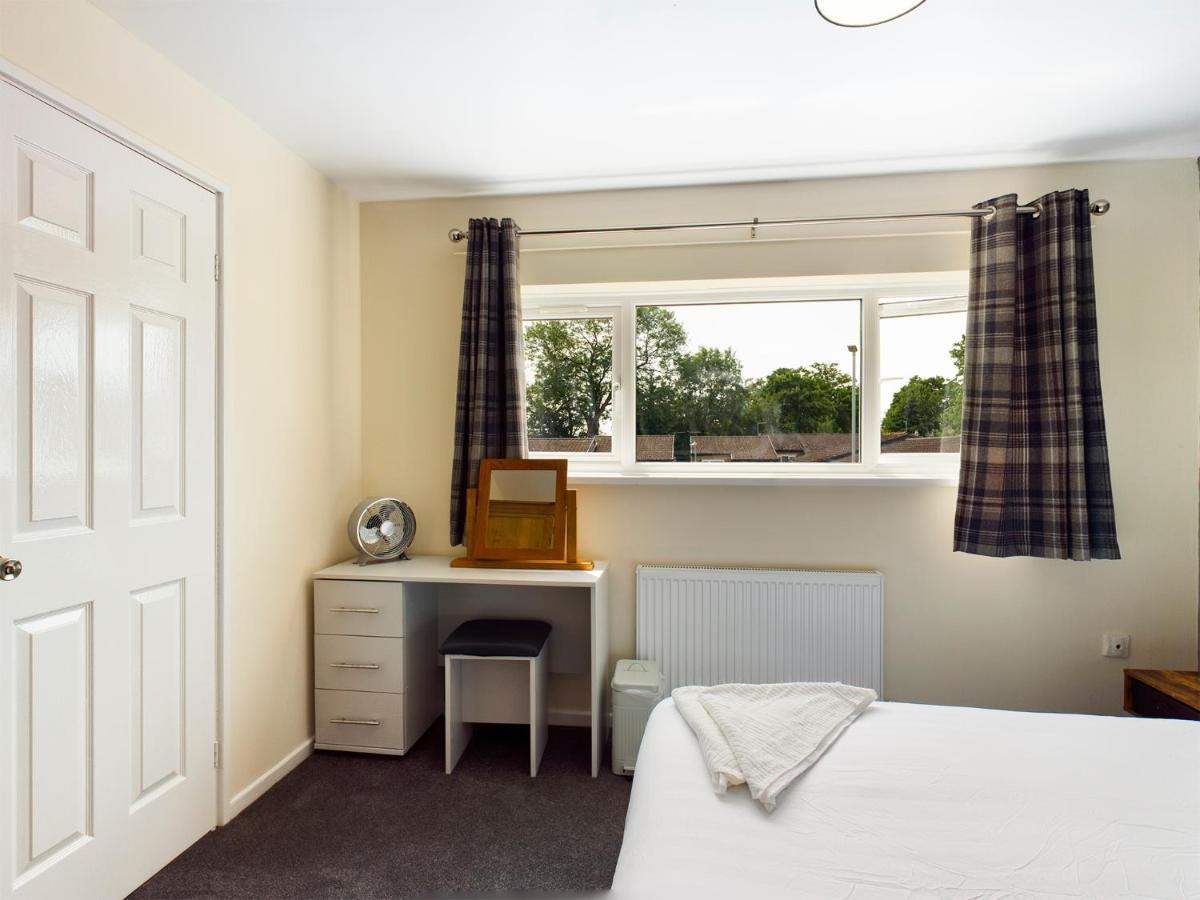 247 Serviced Accommodation In Telford- 3Br House Eksteriør bilde