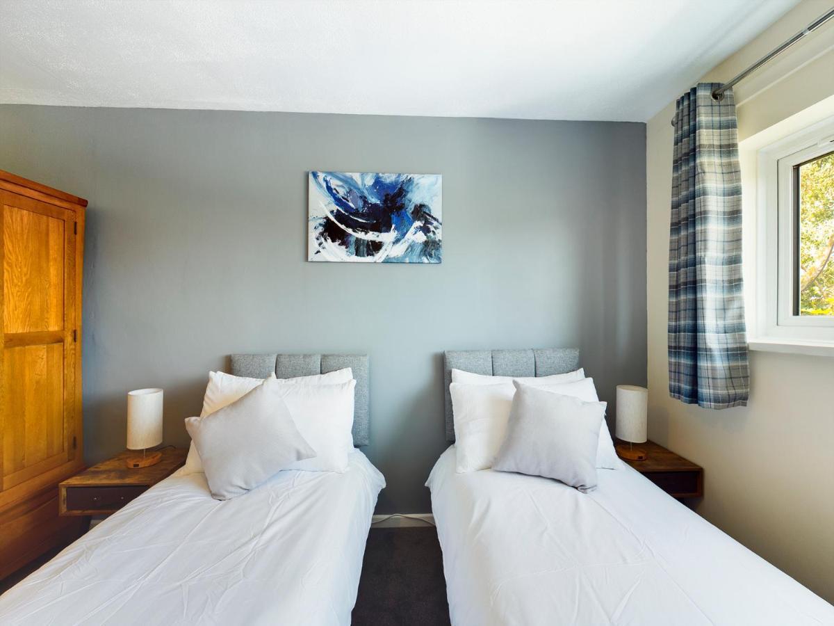 247 Serviced Accommodation In Telford- 3Br House Eksteriør bilde
