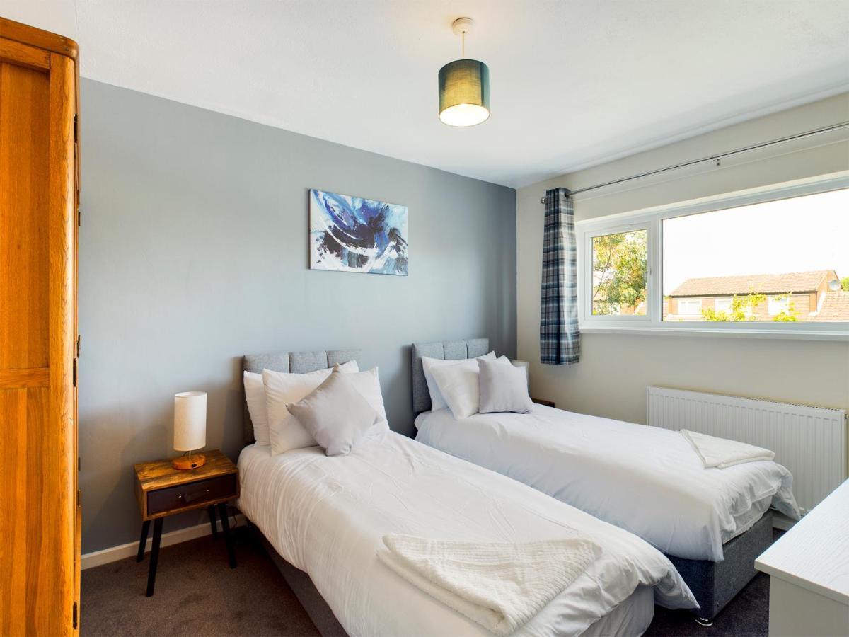 247 Serviced Accommodation In Telford- 3Br House Eksteriør bilde