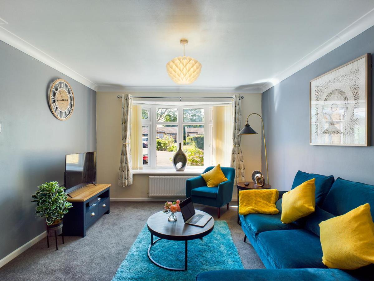 247 Serviced Accommodation In Telford- 3Br House Eksteriør bilde