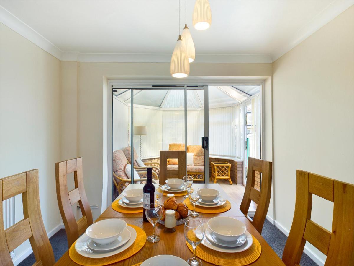 247 Serviced Accommodation In Telford- 3Br House Eksteriør bilde