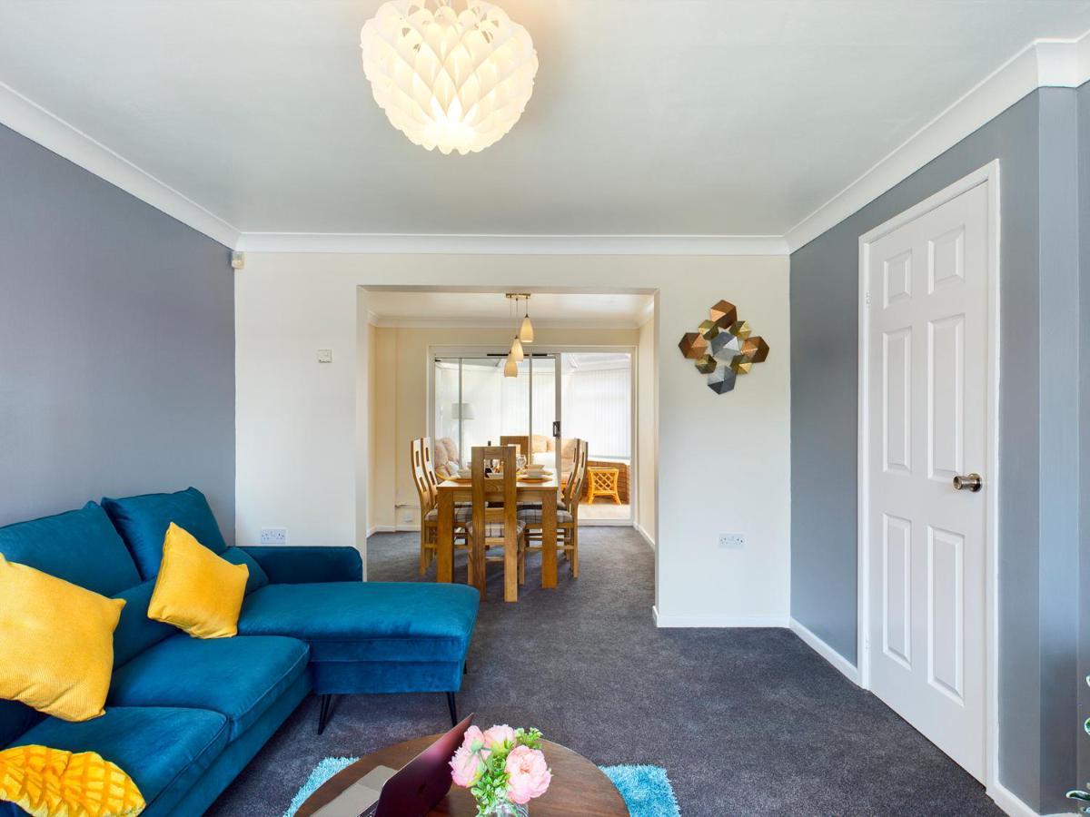 247 Serviced Accommodation In Telford- 3Br House Eksteriør bilde